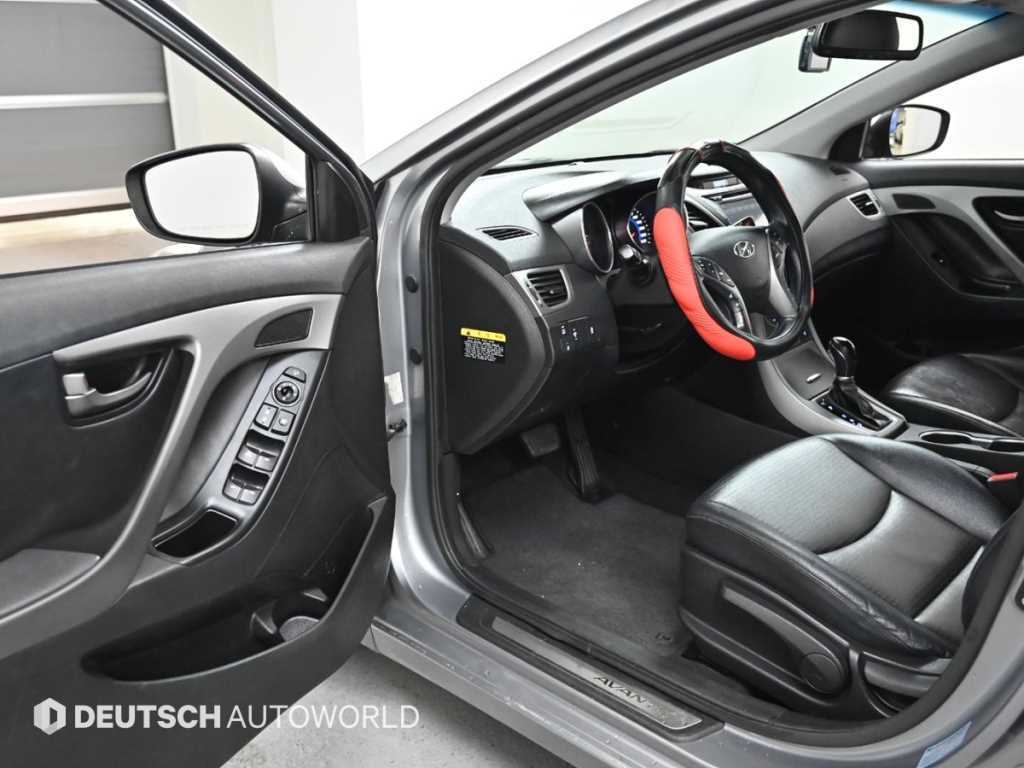 HYUNDAI Avante - Vista 11