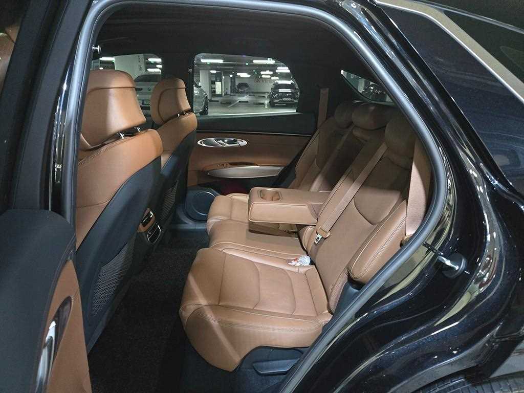 Genesis GV70 - Vista 8