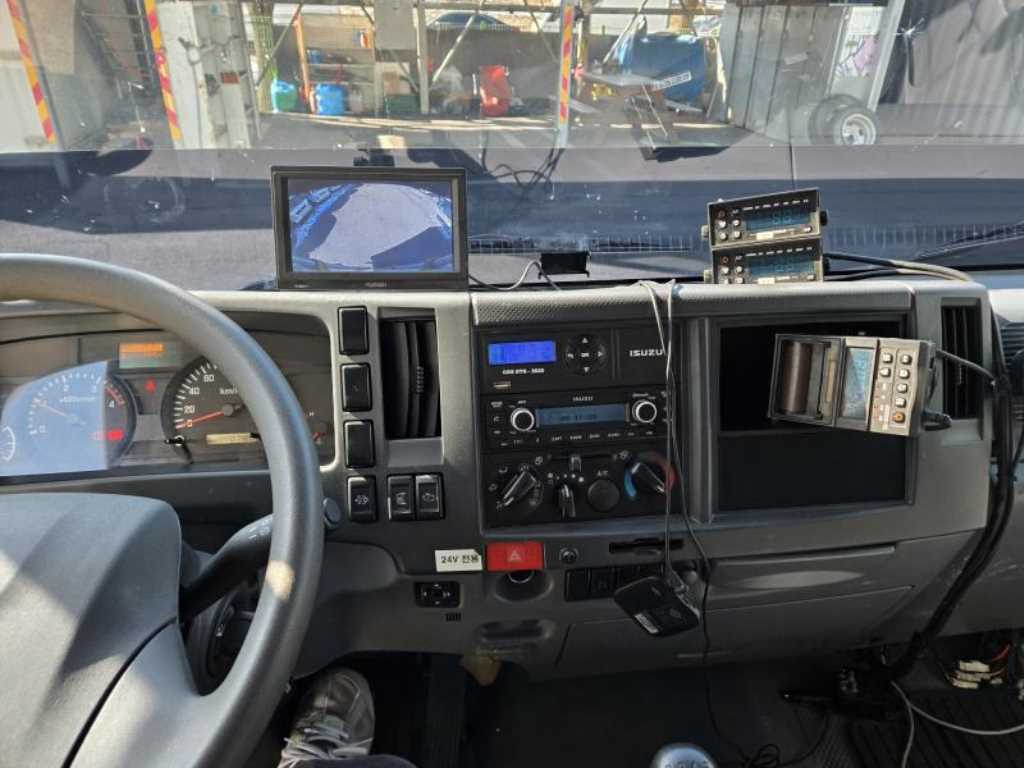 medium and large cargo truck - Vista 12