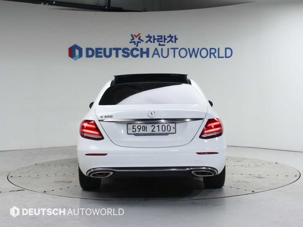 Mercedes Benz E class - Vista 4