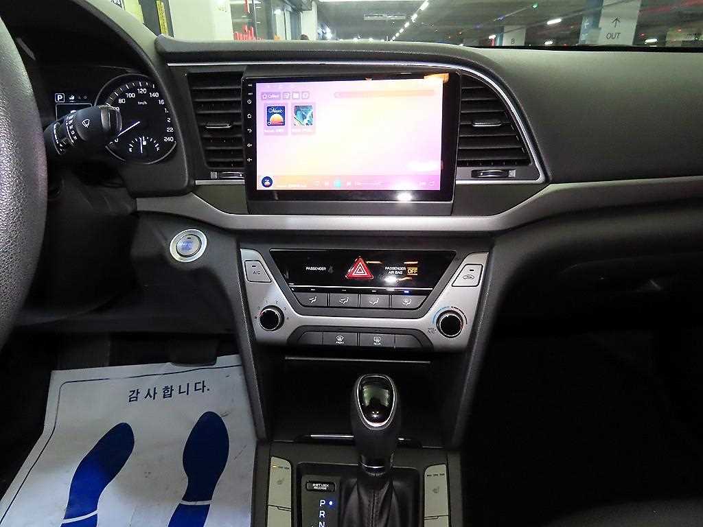 HYUNDAI Avante - Vista 11