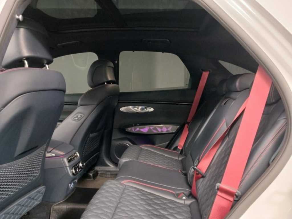 Genesis GV70 - Vista 8