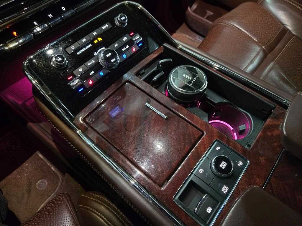 Lincoln Navigator 2019 Blanco - Importación desde Corea - HF Imports Iquique - Foto 14