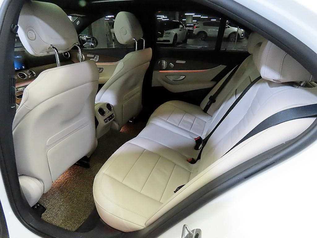 Mercedes Benz E class - Vista 8