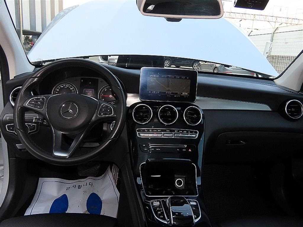 Mercedes Benz GLC Class - Vista 7