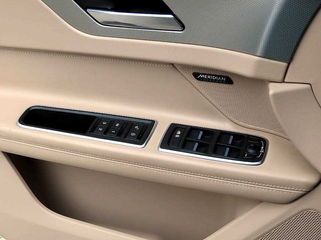 Jaguar XF - Vista 12