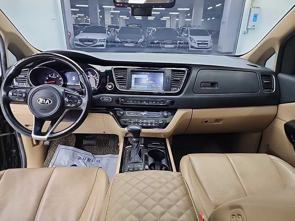 KIA Carnival - Vista 7