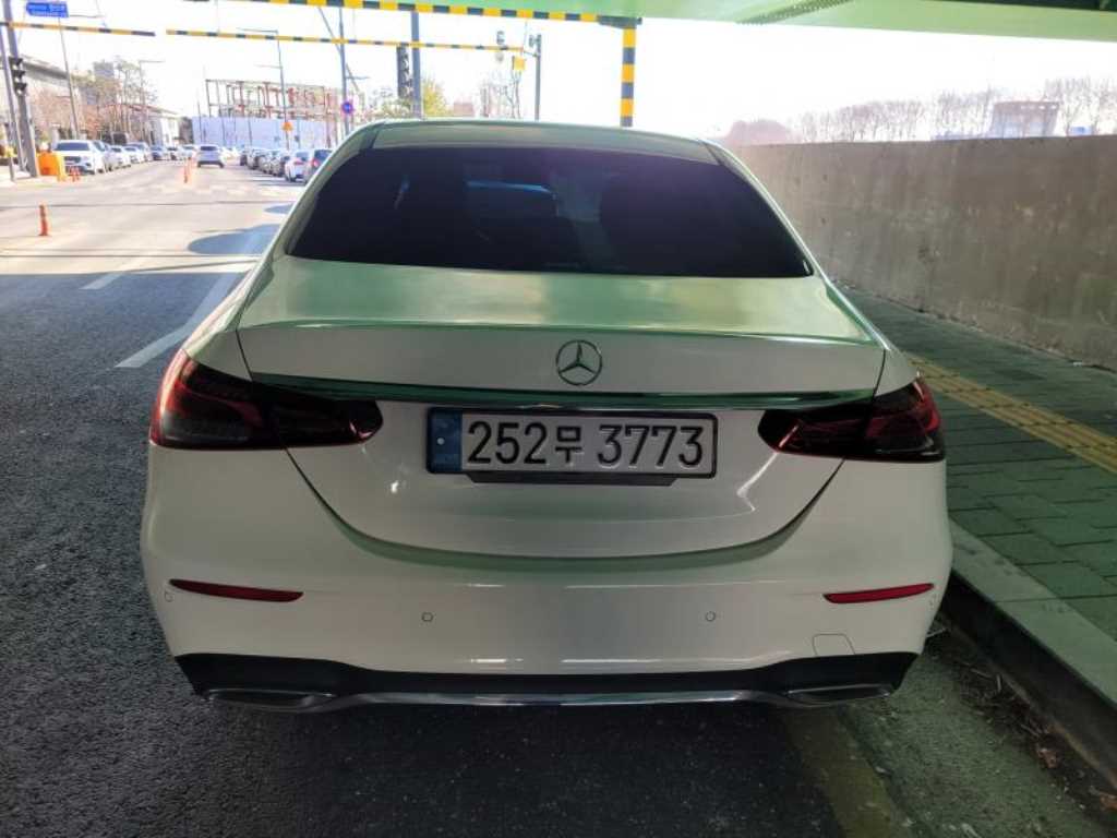 Mercedes Benz E class - Vista 5