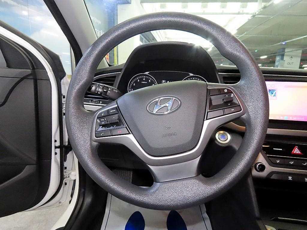 HYUNDAI Avante - Vista 8