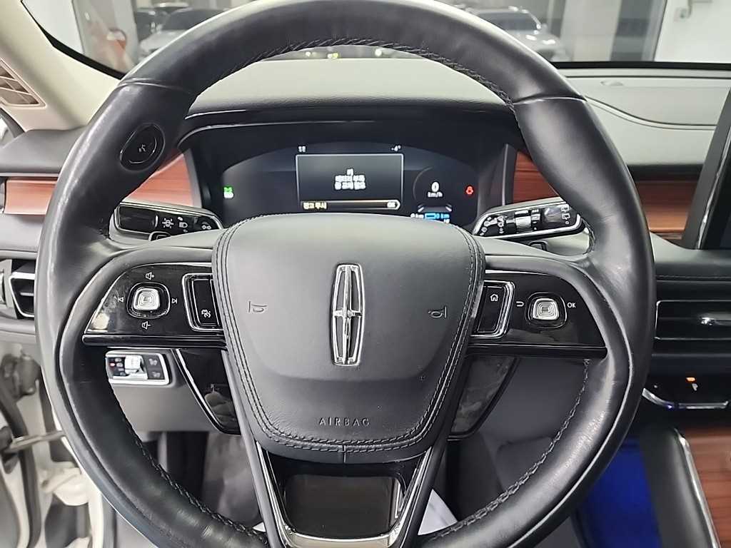 Lincoln Aviator - Vista 9