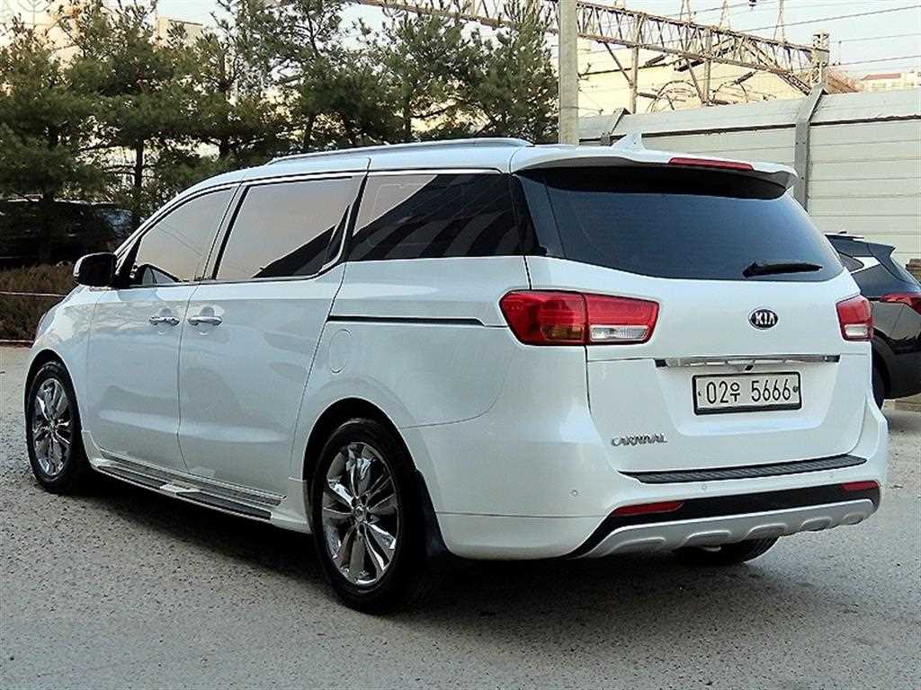 KIA Carnival - Vista 3