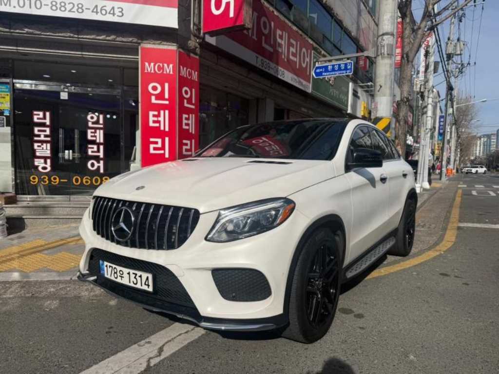 Mercedes Benz GLE Class - Vista 2