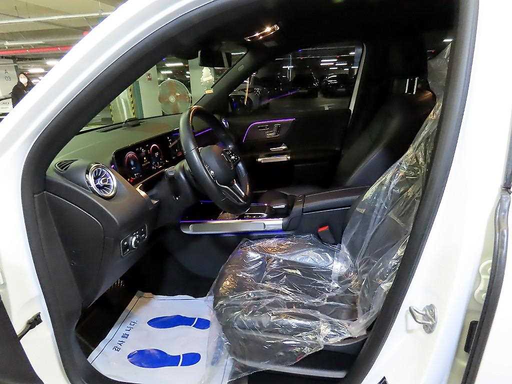 Mercedes Benz GLB Class - Vista 6