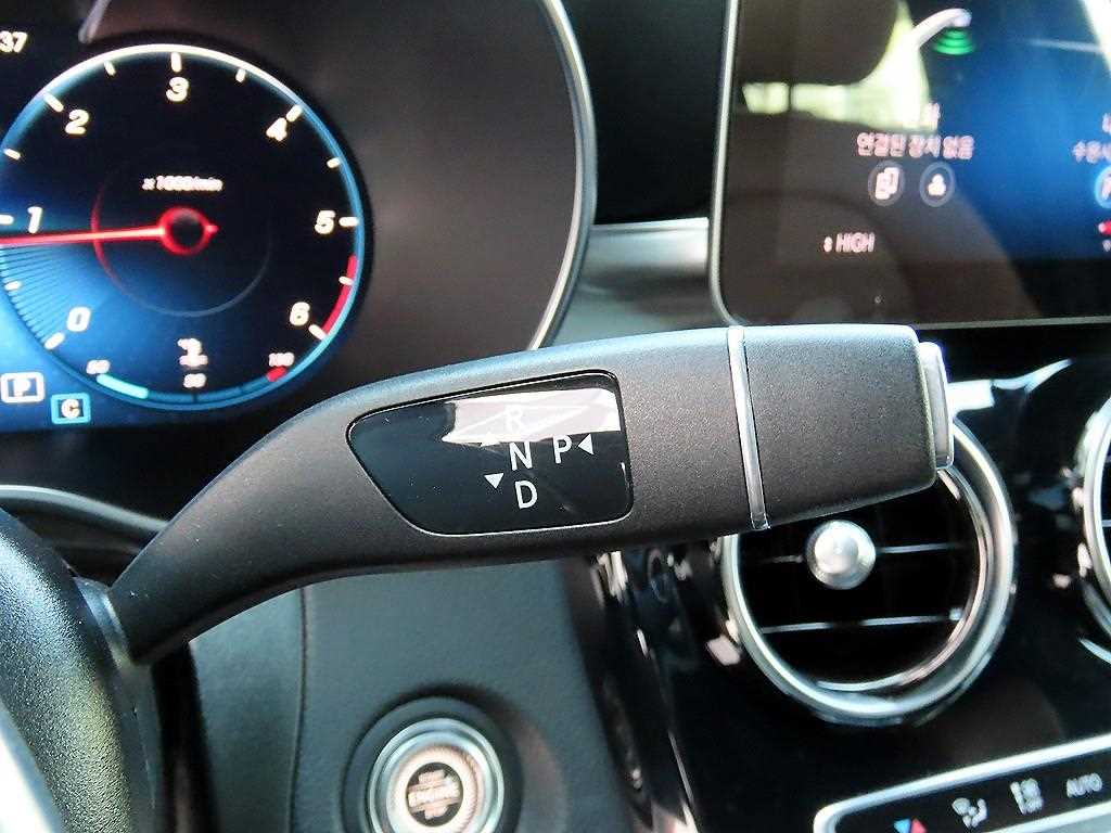 Mercedes Benz GLC Class - Vista 11