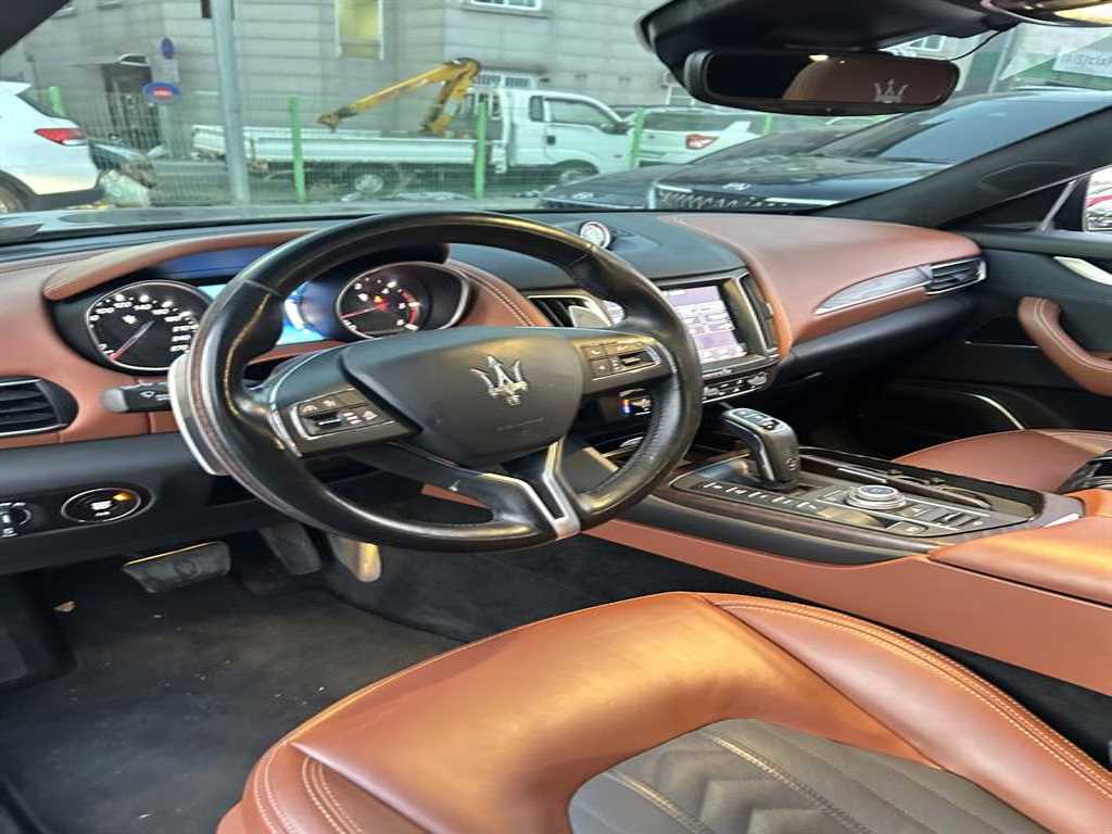 Maserati Levante - Vista 10