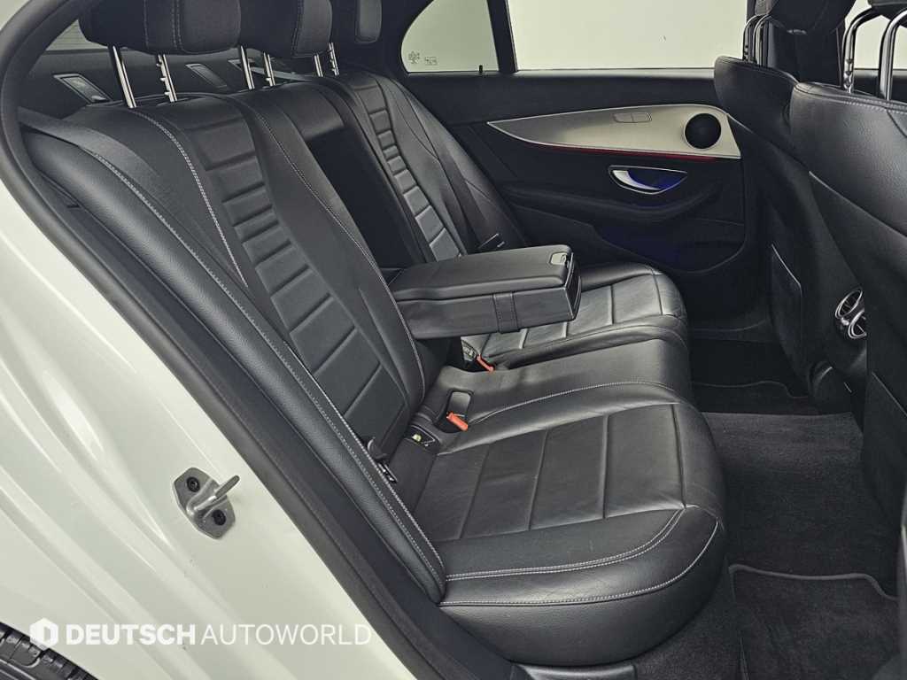 Mercedes Benz E class - Vista 12