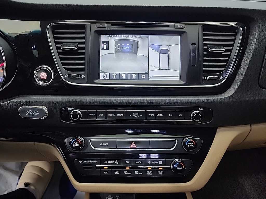 KIA Carnival - Vista 10