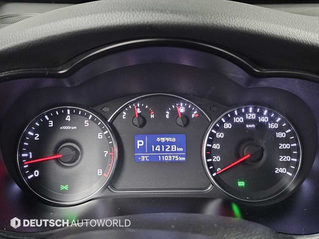 KIA Carens - Vista 8