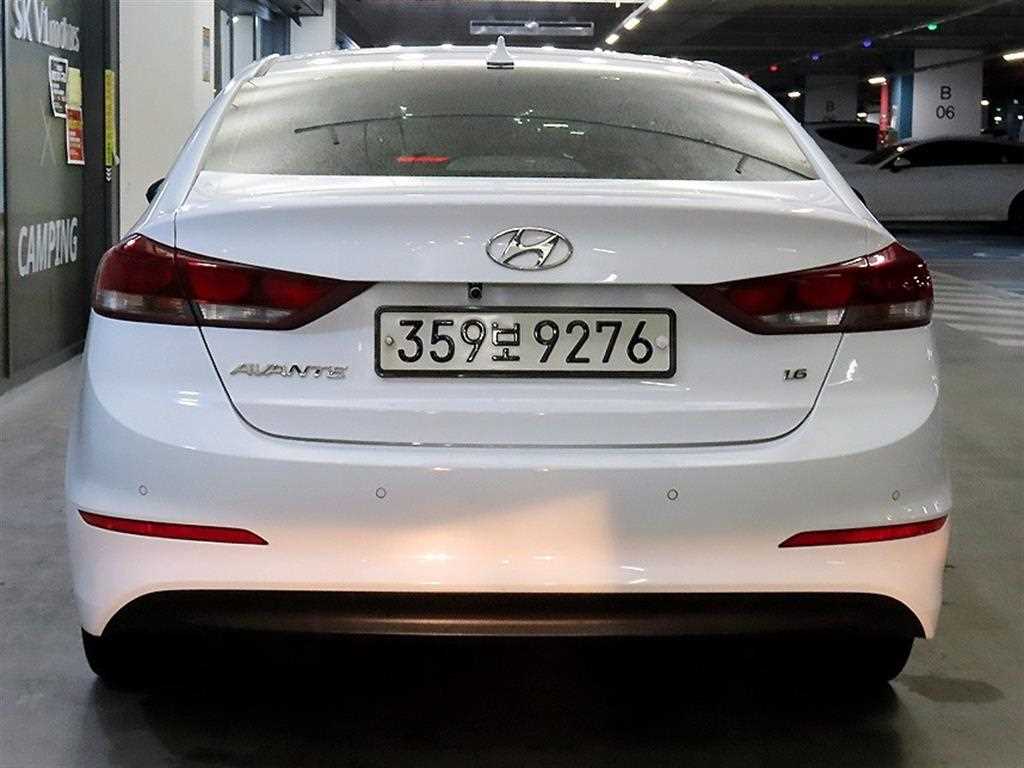 HYUNDAI Avante - Vista 5