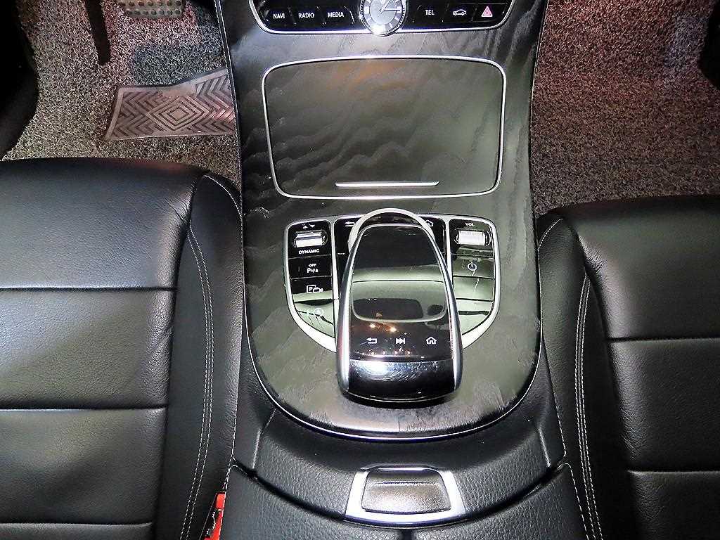 Mercedes Benz E class - Vista 12
