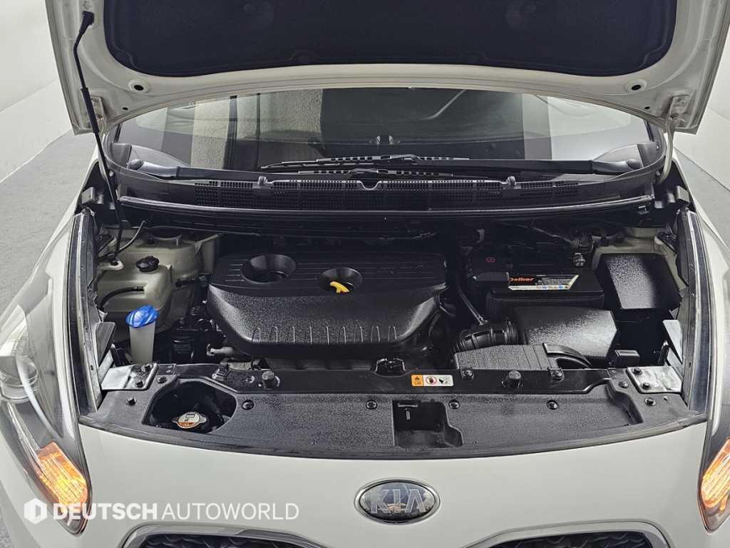 KIA Carens - Vista 6