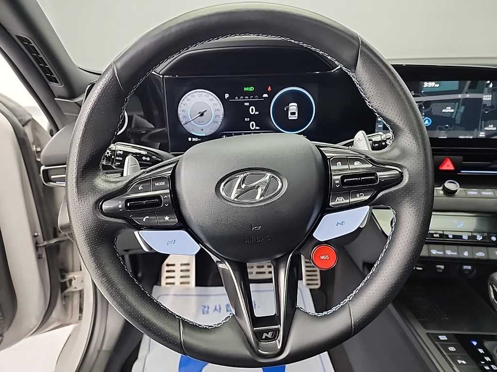 HYUNDAI Avante - Vista 9