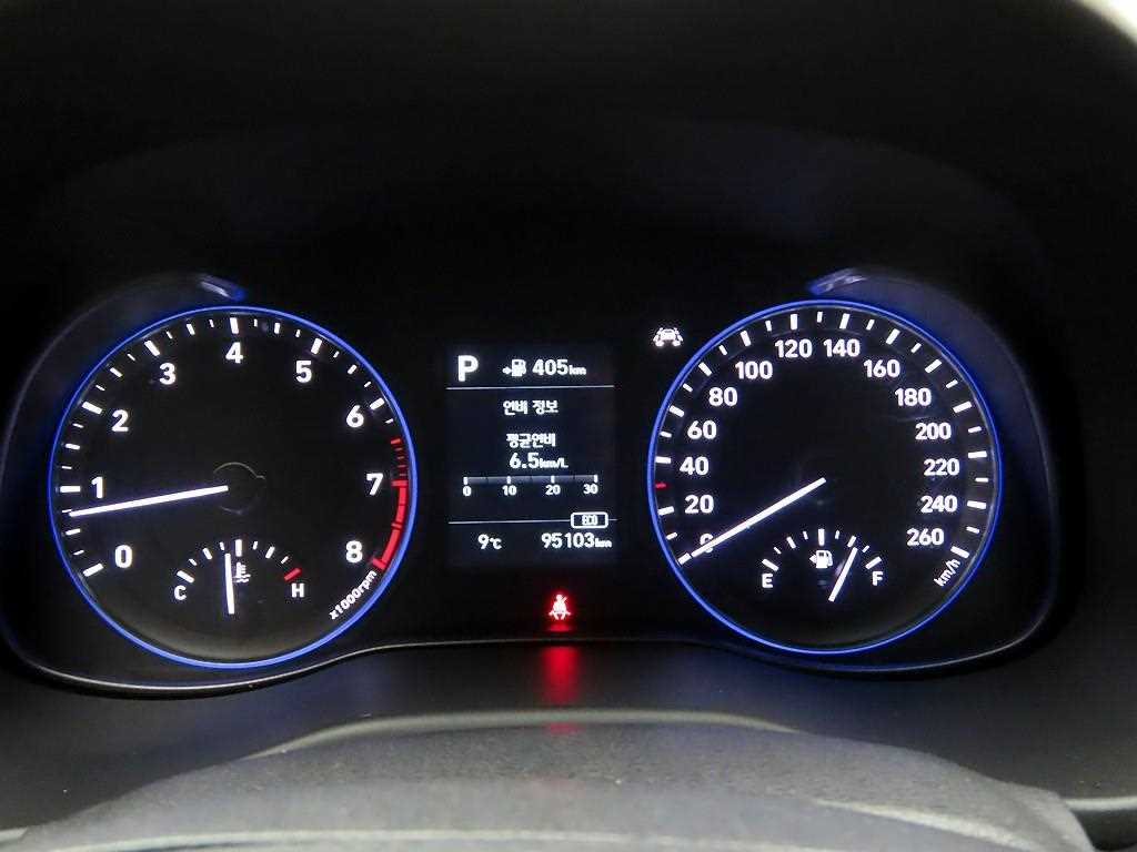 HYUNDAI Kona - Vista 5