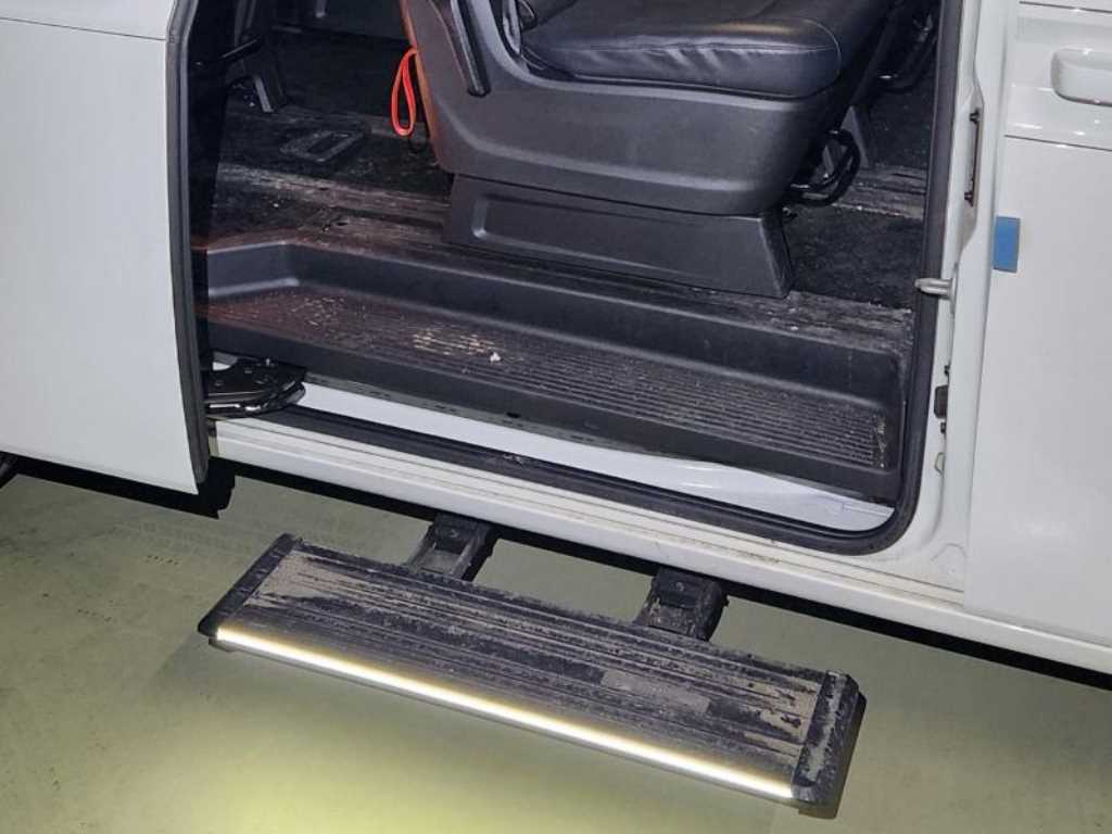 HYUNDAI Staria - Vista 4