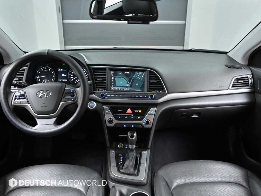 HYUNDAI Avante - Vista 7