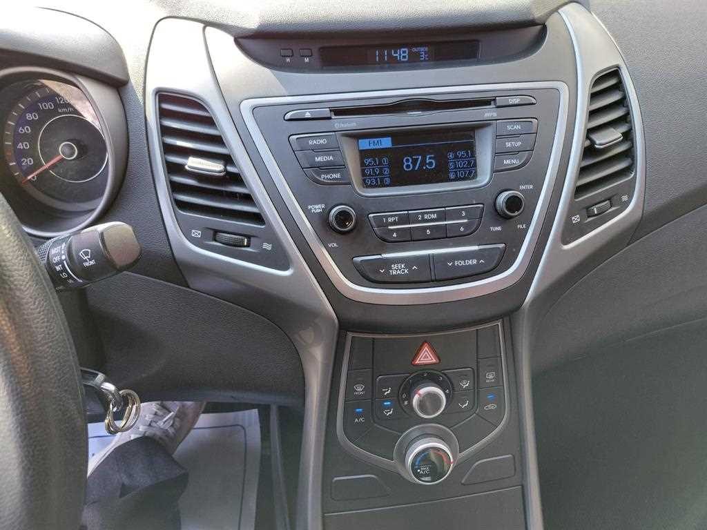 HYUNDAI Avante - Vista 11