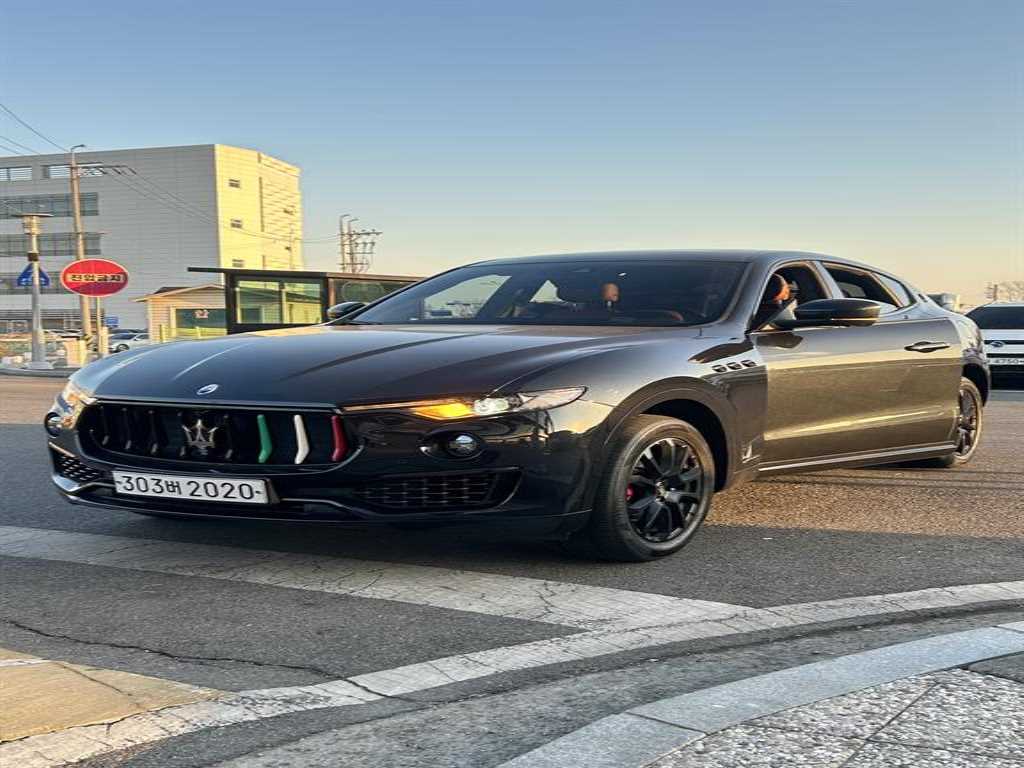 Maserati Levante 2019 Negro - Importación desde Corea - HF Imports Iquique - Foto 1