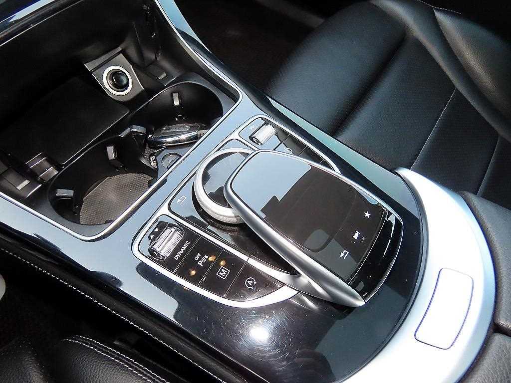 Mercedes Benz GLC Class - Vista 11