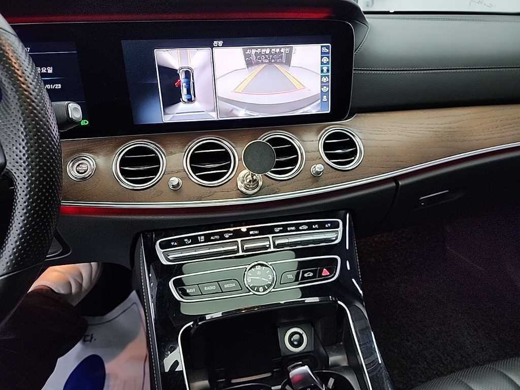 Mercedes Benz E class - Vista 10