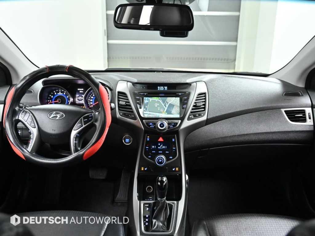 HYUNDAI Avante - Vista 7