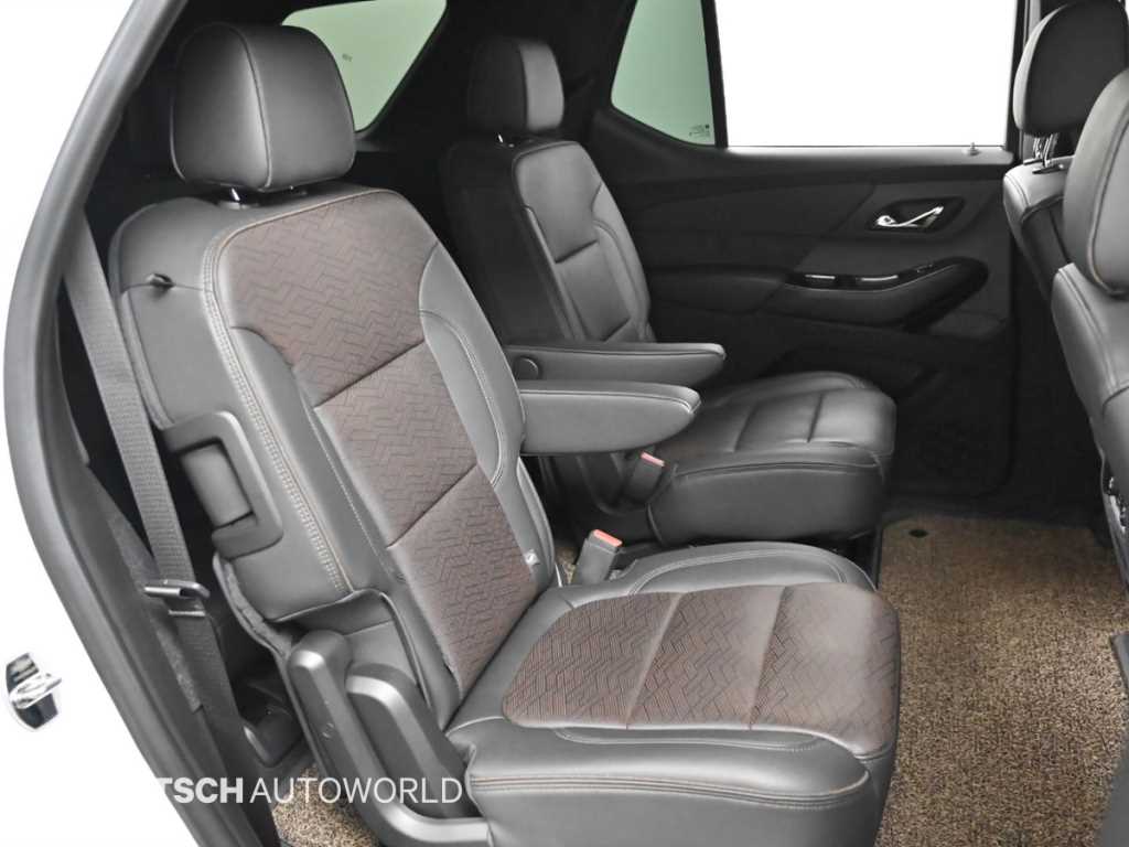 Chevrolet Travers - Vista 12