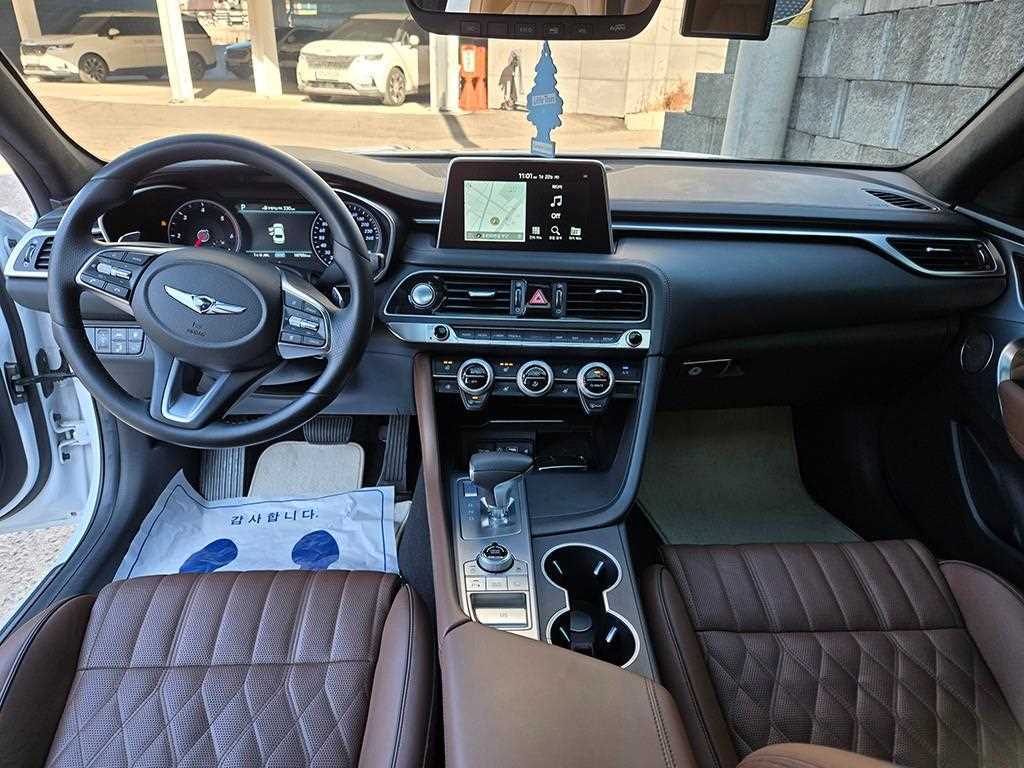 Genesis G70 - Vista 9