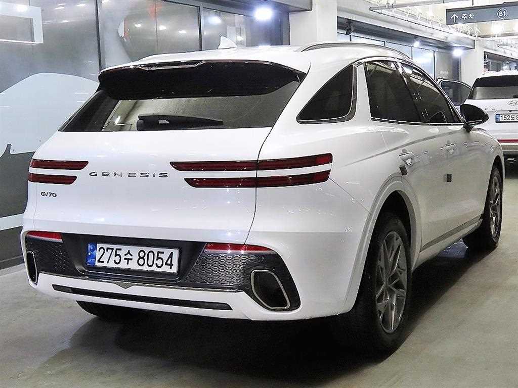 Genesis GV70 - Vista 5