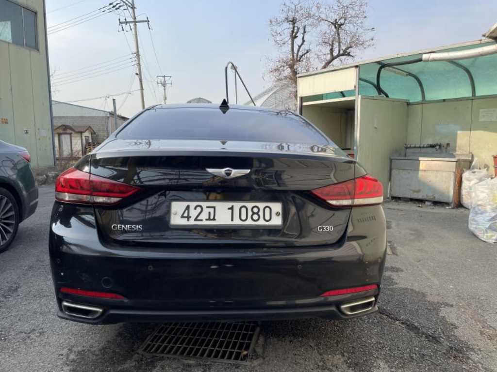 HYUNDAI Genesis - Vista 2