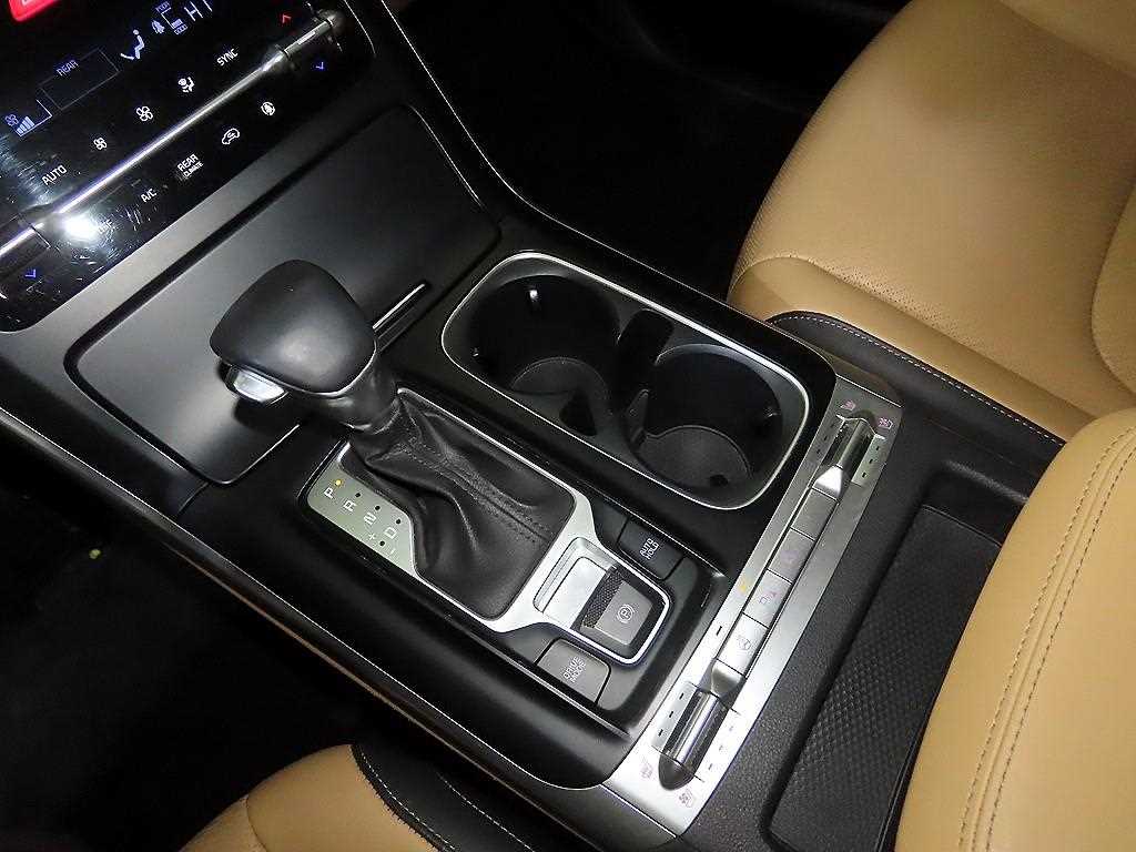 KIA Carnival - Vista 12