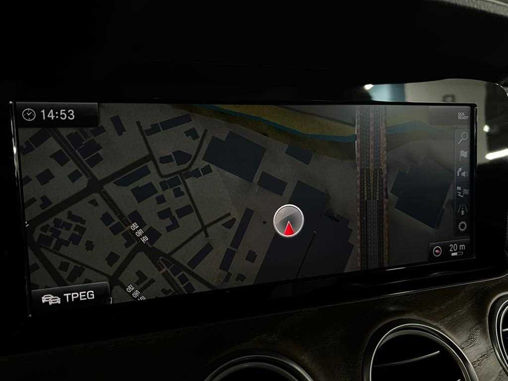 Mercedes Benz E class - Vista 8