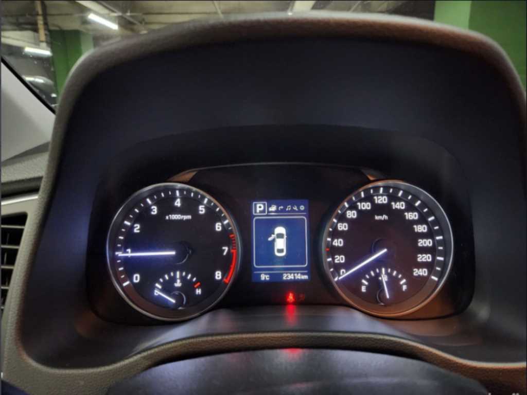 HYUNDAI Avante - Vista 9