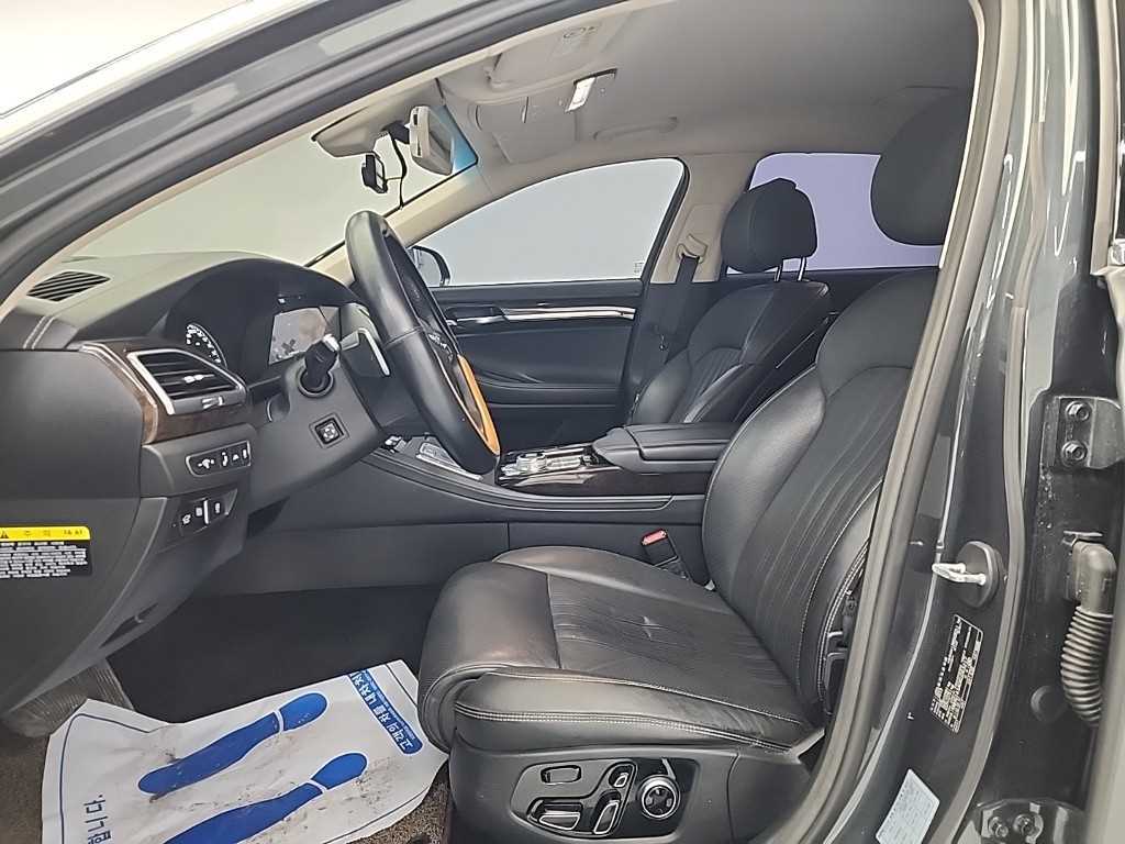 Genesis G90 - Vista 12