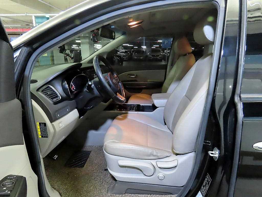 KIA Carnival - Vista 6