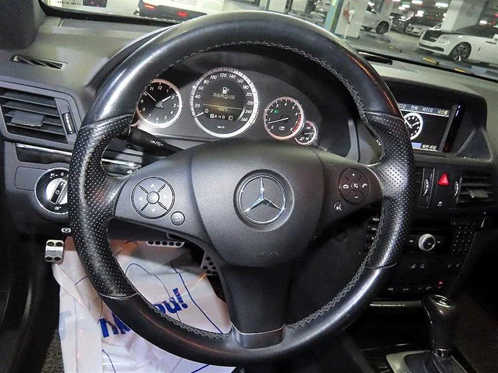 Mercedes Benz E class - Vista 8