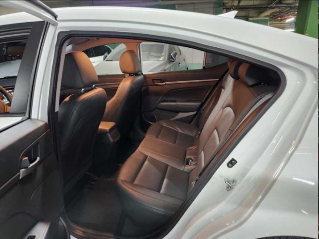 HYUNDAI Avante - Vista 8