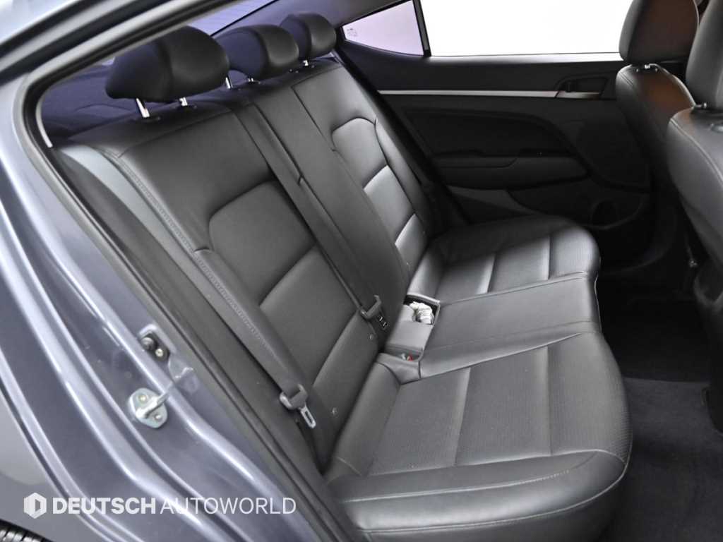 HYUNDAI Avante - Vista 12