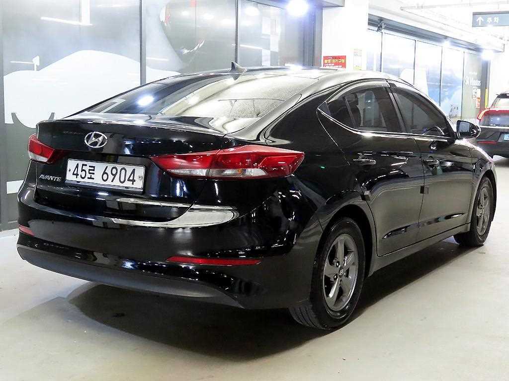 HYUNDAI Avante - Vista 4