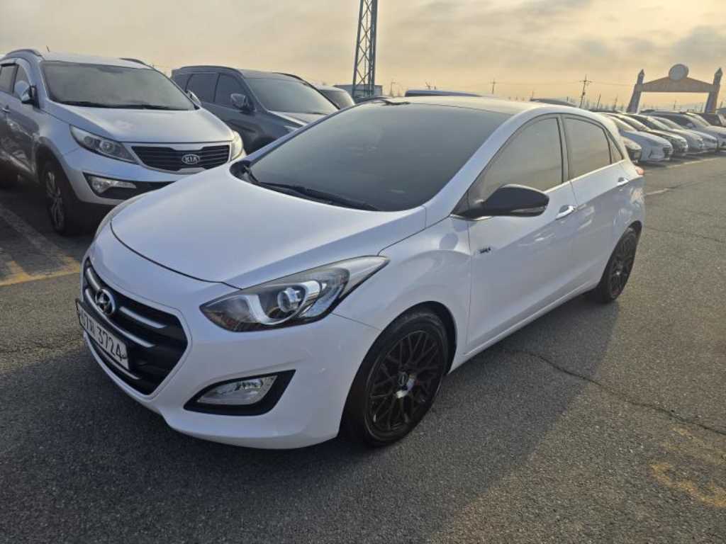 HYUNDAI i30 2015 Blanco - Importación desde Corea - HF Imports Iquique - Foto 1