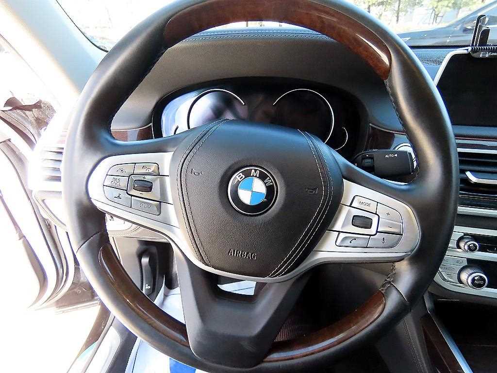 BMW 7 Series - Vista 8