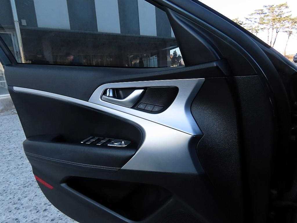 Genesis G70 - Vista 12